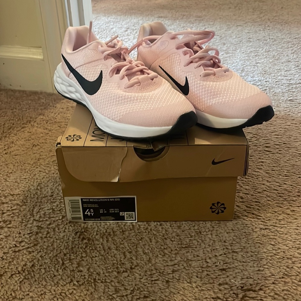 BRAND NEW KIDS Nike revolution sneakers